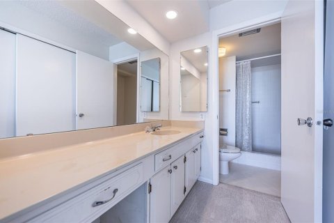 Condo in Dunedin, Florida, 2 bedrooms № 2429634 - photo 16