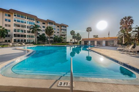 Condo in Dunedin, Florida, 2 bedrooms № 2429634 - photo 27
