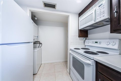 Condo in Dunedin, Florida, 2 bedrooms № 2429634 - photo 12