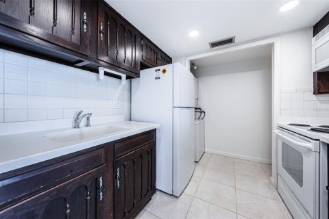 Condo in Dunedin, Florida, 2 bedrooms № 2429634 - photo 10