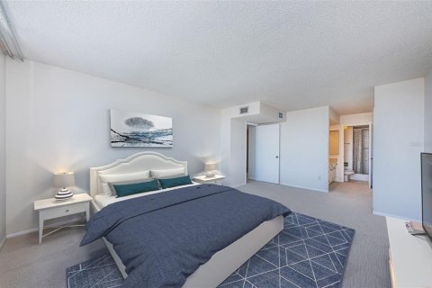 Condo in Dunedin, Florida, 2 bedrooms № 2429634 - photo 15