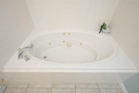 Condo in New Smyrna Beach, Florida, 3 bedrooms № 2228286 - photo 29
