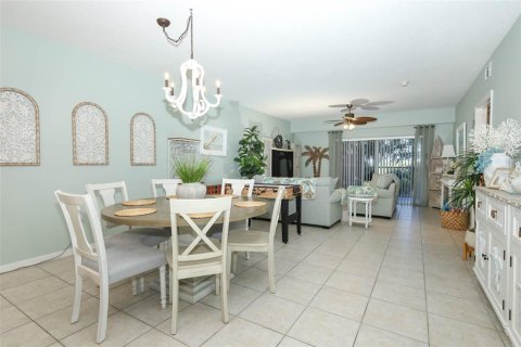 Condo in New Smyrna Beach, Florida, 3 bedrooms № 2228286 - photo 9
