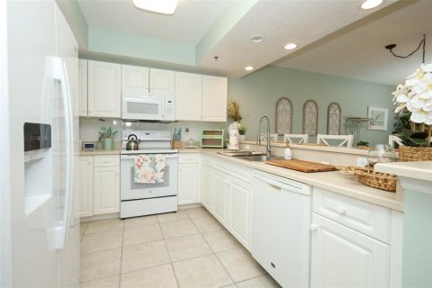 Condo in New Smyrna Beach, Florida, 3 bedrooms № 2228286 - photo 6
