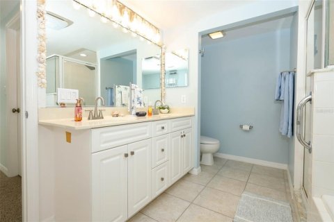 Condo in New Smyrna Beach, Florida, 3 bedrooms № 2228286 - photo 27