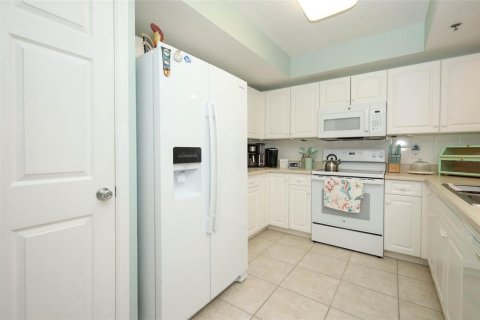 Condo in New Smyrna Beach, Florida, 3 bedrooms № 2228286 - photo 8