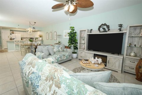 Condo in New Smyrna Beach, Florida, 3 bedrooms № 2228286 - photo 16