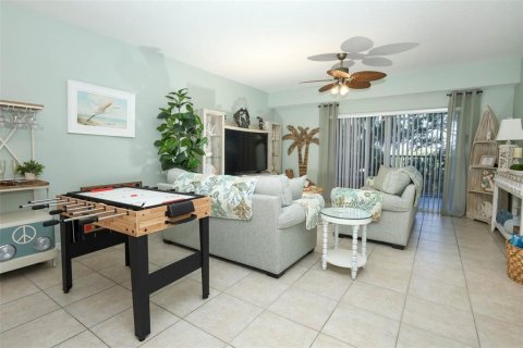 Condo in New Smyrna Beach, Florida, 3 bedrooms № 2228286 - photo 11