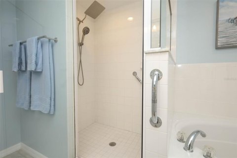 Condo in New Smyrna Beach, Florida, 3 bedrooms № 2228286 - photo 22
