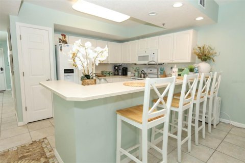 Condo in New Smyrna Beach, Florida, 3 bedrooms № 2228286 - photo 5