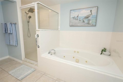 Condo in New Smyrna Beach, Florida, 3 bedrooms № 2228286 - photo 25