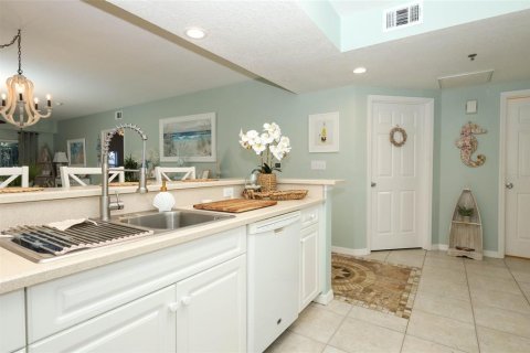 Condo in New Smyrna Beach, Florida, 3 bedrooms № 2228286 - photo 10
