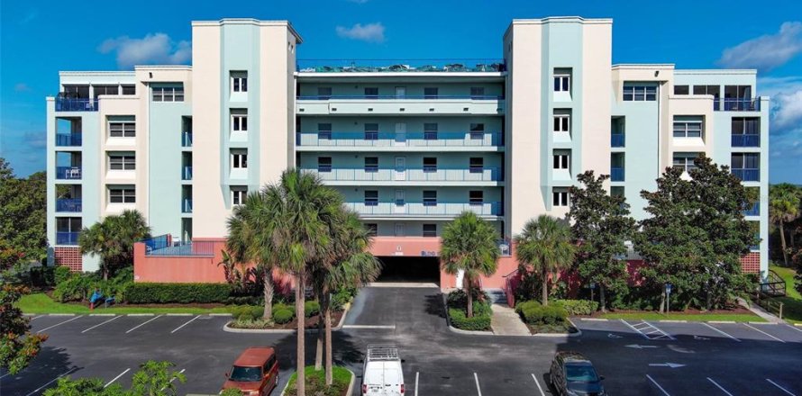 Condo in New Smyrna Beach, Florida, 3 bedrooms № 2228286