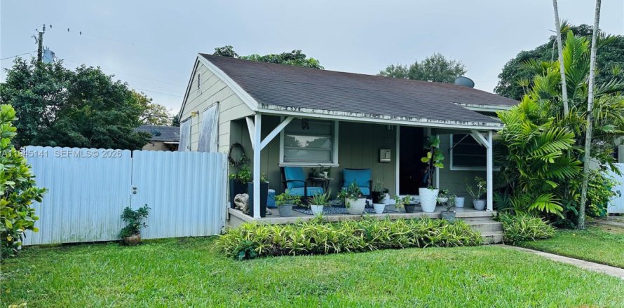 Casa en Miami, Florida 3 dormitorios, 93.83 m2 № 2002305