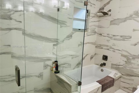 Casa en venta en Miami, Florida, 3 dormitorios, 93.83 m2 № 2002305 - foto 5