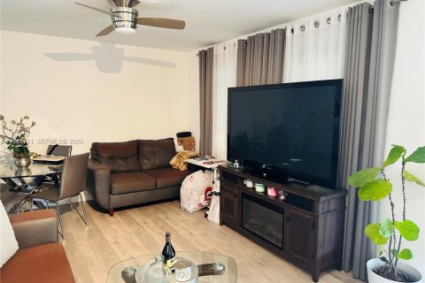 Casa en venta en Miami, Florida, 3 dormitorios, 93.83 m2 № 2002305 - foto 3