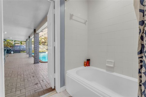 Casa en venta en Palmetto Bay, Florida, 4 dormitorios, 238.02 m2 № 2006439 - foto 30