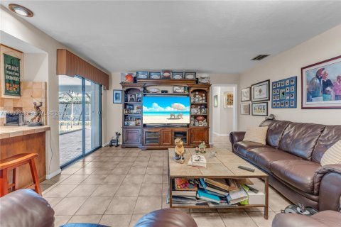 Casa en venta en Palmetto Bay, Florida, 4 dormitorios, 238.02 m2 № 2006439 - foto 18