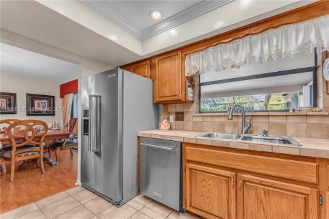 Casa en venta en Palmetto Bay, Florida, 4 dormitorios, 238.02 m2 № 2006439 - foto 17