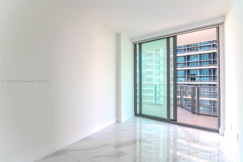 Condo in Miami, Florida, 3 bedrooms  № 1952633 - photo 19