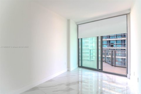 Condo in Miami, Florida, 3 bedrooms  № 1952633 - photo 6