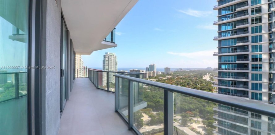 Condo in Miami, Florida, 3 bedrooms  № 1952633