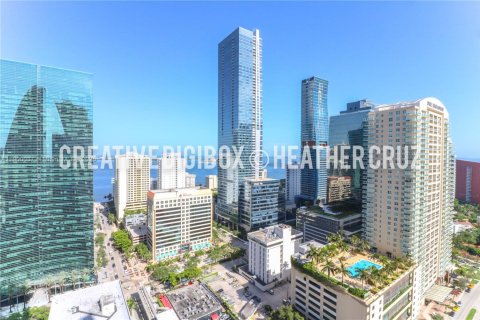 Condo in Miami, Florida, 3 bedrooms  № 1952633 - photo 2