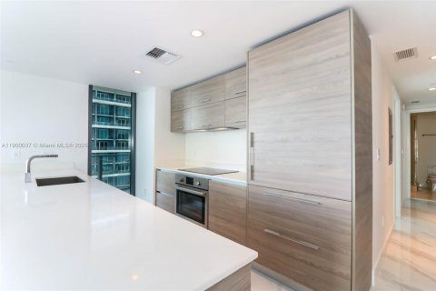Condo in Miami, Florida, 3 bedrooms  № 1952633 - photo 9