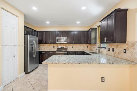 Townhouse in Coconut Creek, Florida 3 bedrooms, 136.19 sq.m. № 1825987 - photo 4