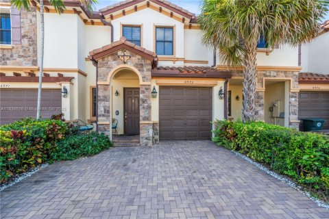 Townhouse in Coconut Creek, Florida 3 bedrooms, 136.19 sq.m. № 1825987 - photo 15
