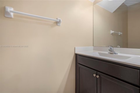 Townhouse in Coconut Creek, Florida 3 bedrooms, 136.19 sq.m. № 1825987 - photo 7