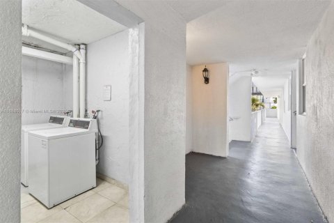Condo in North Bay Village, Florida, 2 bedrooms  № 1882032 - photo 21