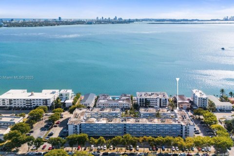Condo in North Bay Village, Florida, 2 bedrooms  № 1882032 - photo 23