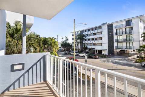 Condo in North Bay Village, Florida, 2 bedrooms  № 1882032 - photo 5
