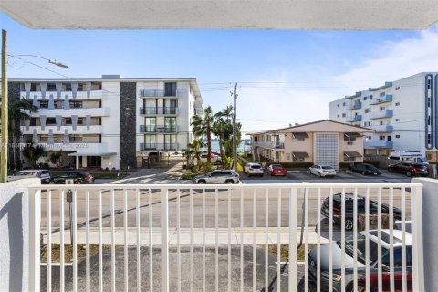 Condo in North Bay Village, Florida, 2 bedrooms  № 1882032 - photo 29