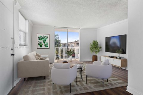 Condo in North Bay Village, Florida, 2 bedrooms  № 1882032 - photo 1