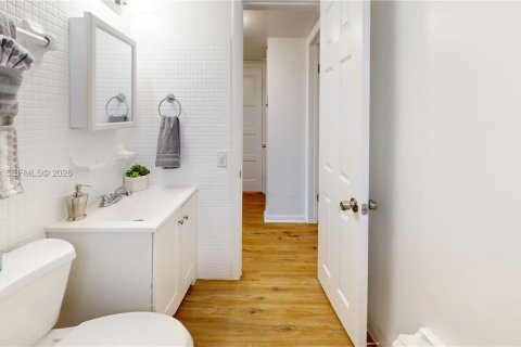 Снять в аренду квартиру в Майами, Флорида 1 спальня, 57.79м2, № 2050132 - фото 11