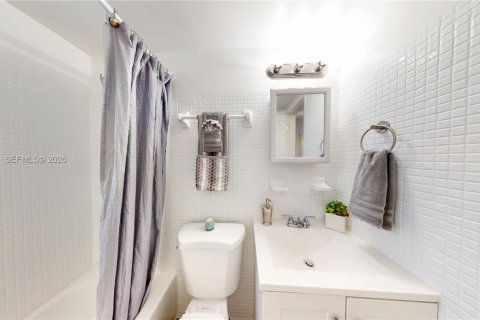 Снять в аренду квартиру в Майами, Флорида 1 спальня, 57.79м2, № 2050132 - фото 12