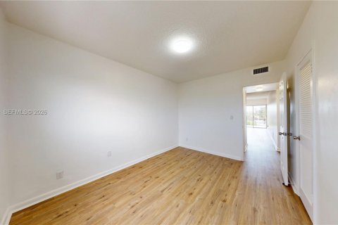 Снять в аренду квартиру в Майами, Флорида 1 спальня, 57.79м2, № 2050132 - фото 9