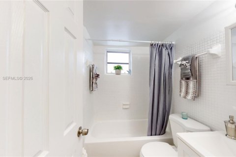 Снять в аренду квартиру в Майами, Флорида 1 спальня, 57.79м2, № 2050132 - фото 10