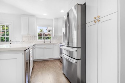 Villa ou maison à vendre à Miami, Floride: 4 chambres, 199.93 m2 № 1998669 - photo 8