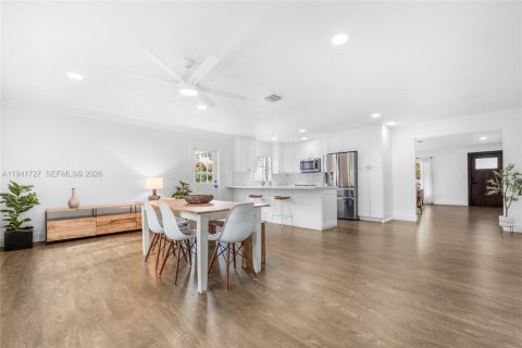 Villa ou maison à vendre à Miami, Floride: 4 chambres, 199.93 m2 № 1998669 - photo 12