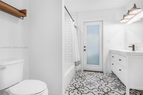 Villa ou maison à vendre à Miami, Floride: 4 chambres, 199.93 m2 № 1998669 - photo 15