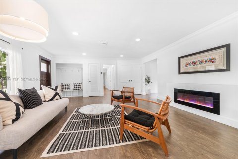 Villa ou maison à vendre à Miami, Floride: 4 chambres, 199.93 m2 № 1998669 - photo 5