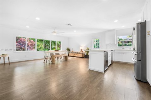 Villa ou maison à vendre à Miami, Floride: 4 chambres, 199.93 m2 № 1998669 - photo 7