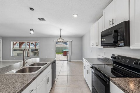 Villa ou maison à vendre à New Port Richey, Floride: 4 chambres, 179.86 m2 № 2330438 - photo 10