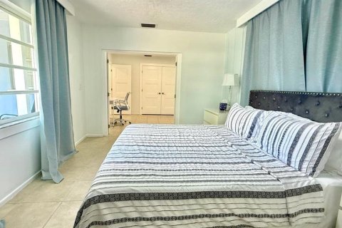 House in Bradenton, Florida 3 bedrooms, 190.73 sq.m. № 2259262 - photo 11
