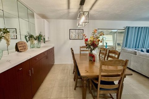 House in Bradenton, Florida 3 bedrooms, 190.73 sq.m. № 2259262 - photo 7