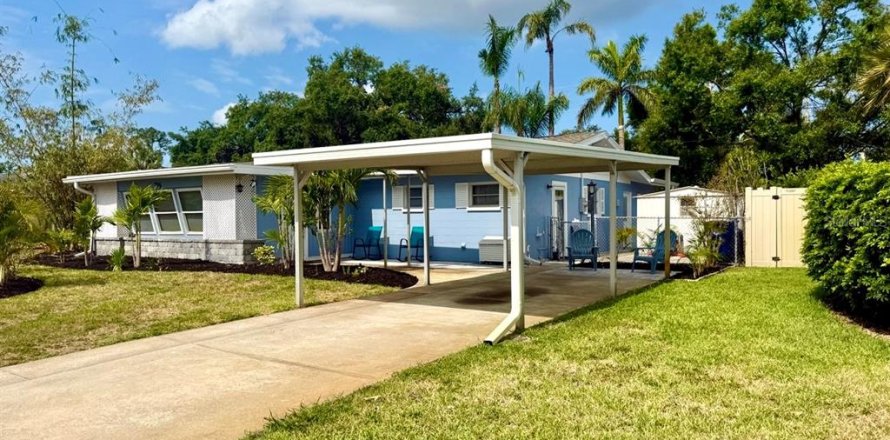 House in Bradenton, Florida 3 bedrooms, 190.73 sq.m. № 2259262