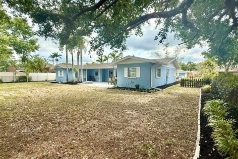 House in Bradenton, Florida 3 bedrooms, 190.73 sq.m. № 2259262 - photo 2
